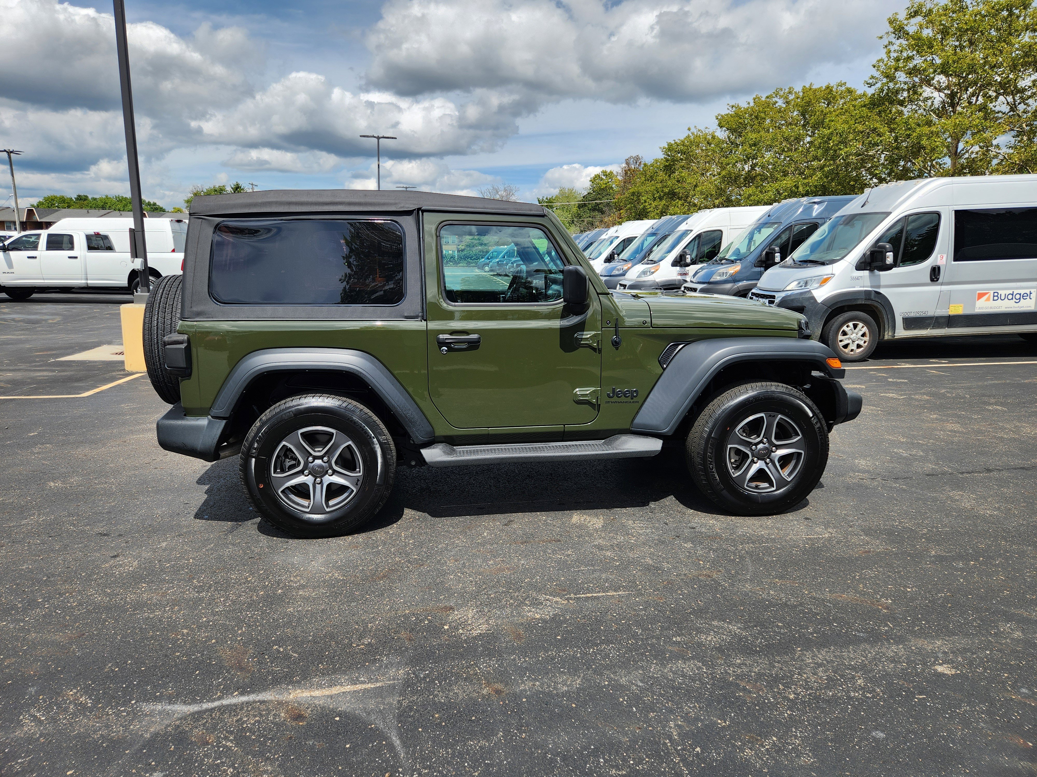 Used 2023 Jeep Wrangler Sport S image 9