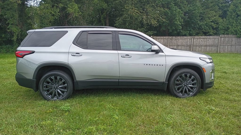 Used 2023 Chevrolet Traverse RS w/ LPO, Cargo Package AWD/4WD image 8