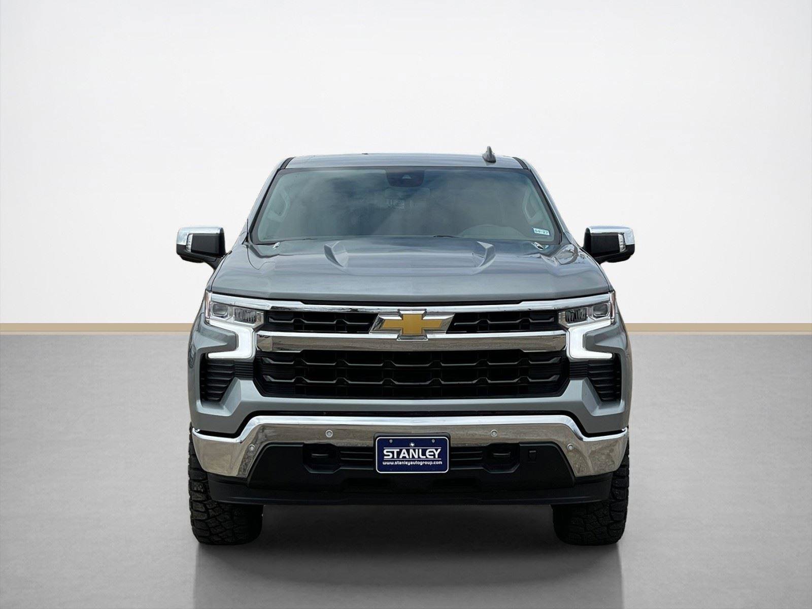 Used 2025 Chevrolet Silverado 1500 LT image 2