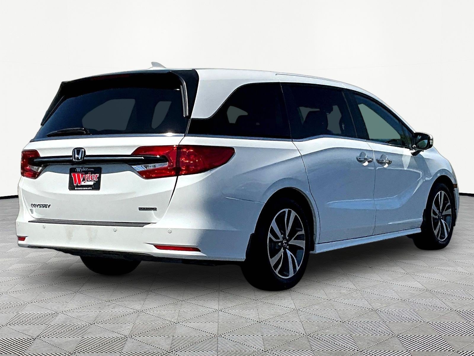 Used 2023 Honda Odyssey Touring image 6