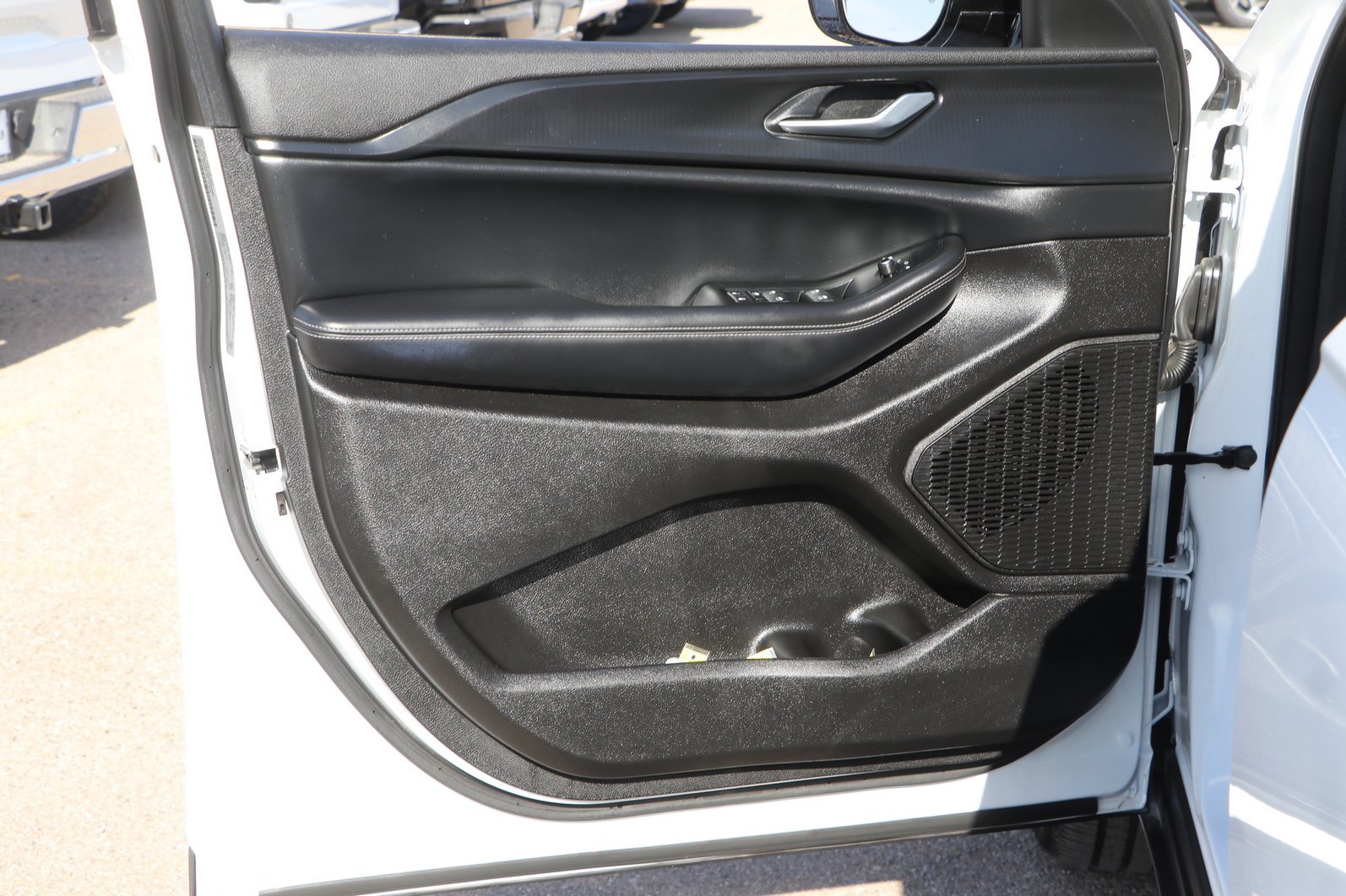 Used 2024 Jeep Grand Cherokee Altitude AWD/4WD image 10