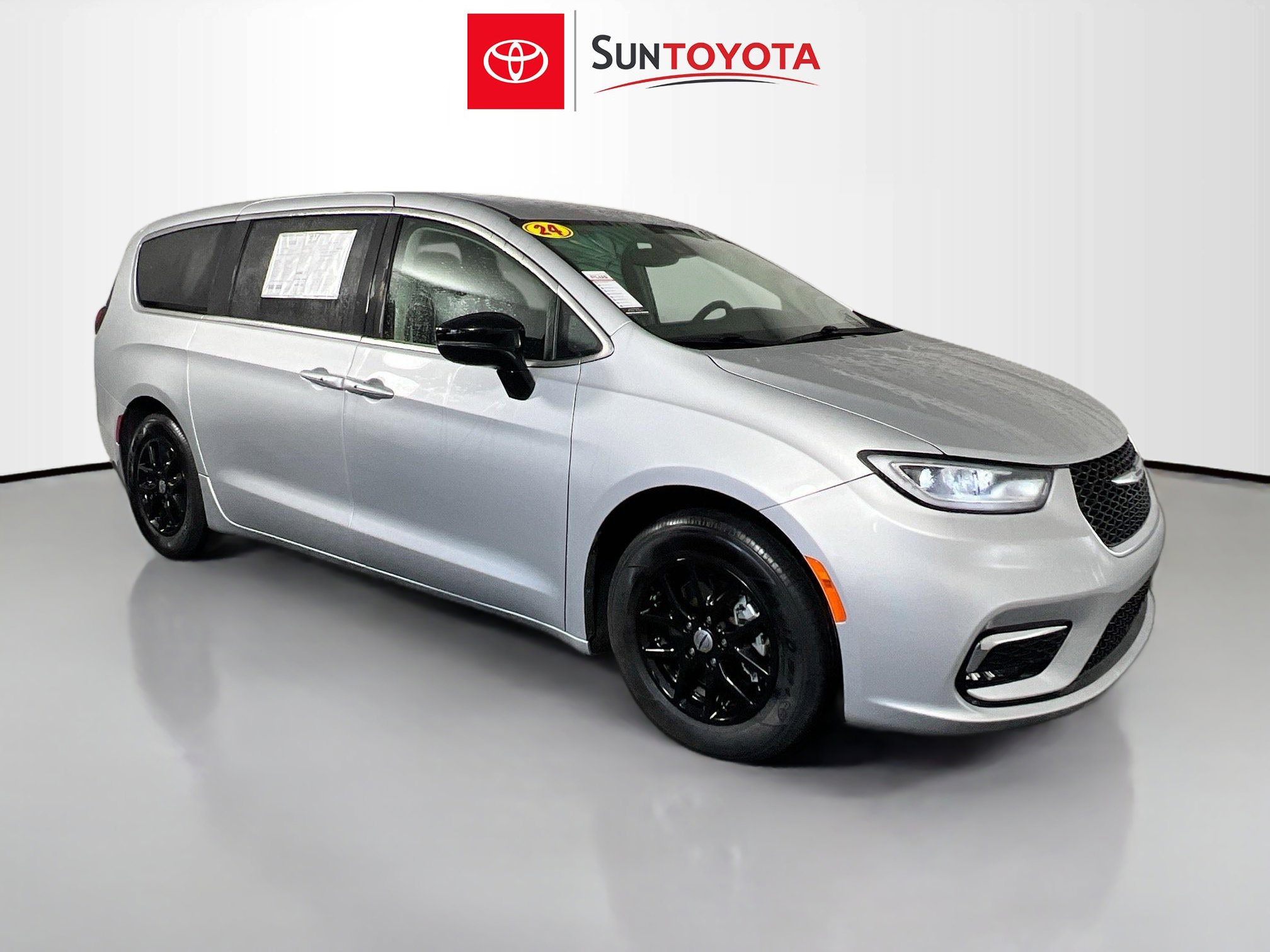 Used 2024 Chrysler Pacifica Touring-L