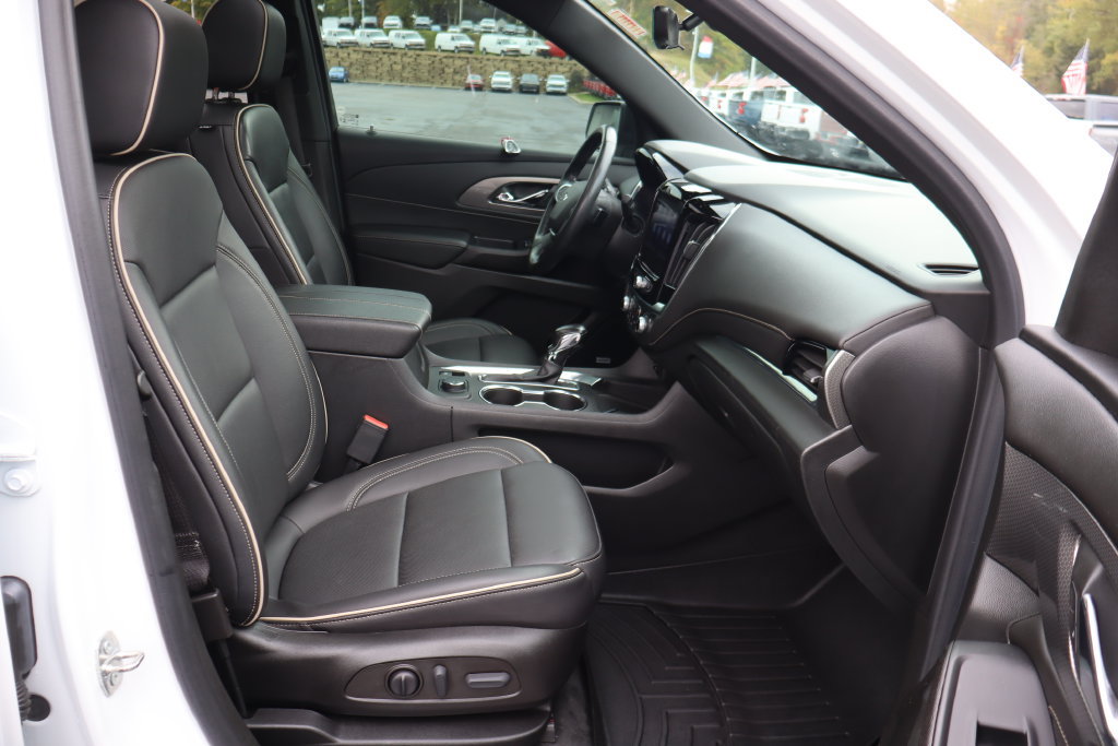 Used 2022 Chevrolet Traverse Premier w/ Redline Edition AWD/4WD image 34