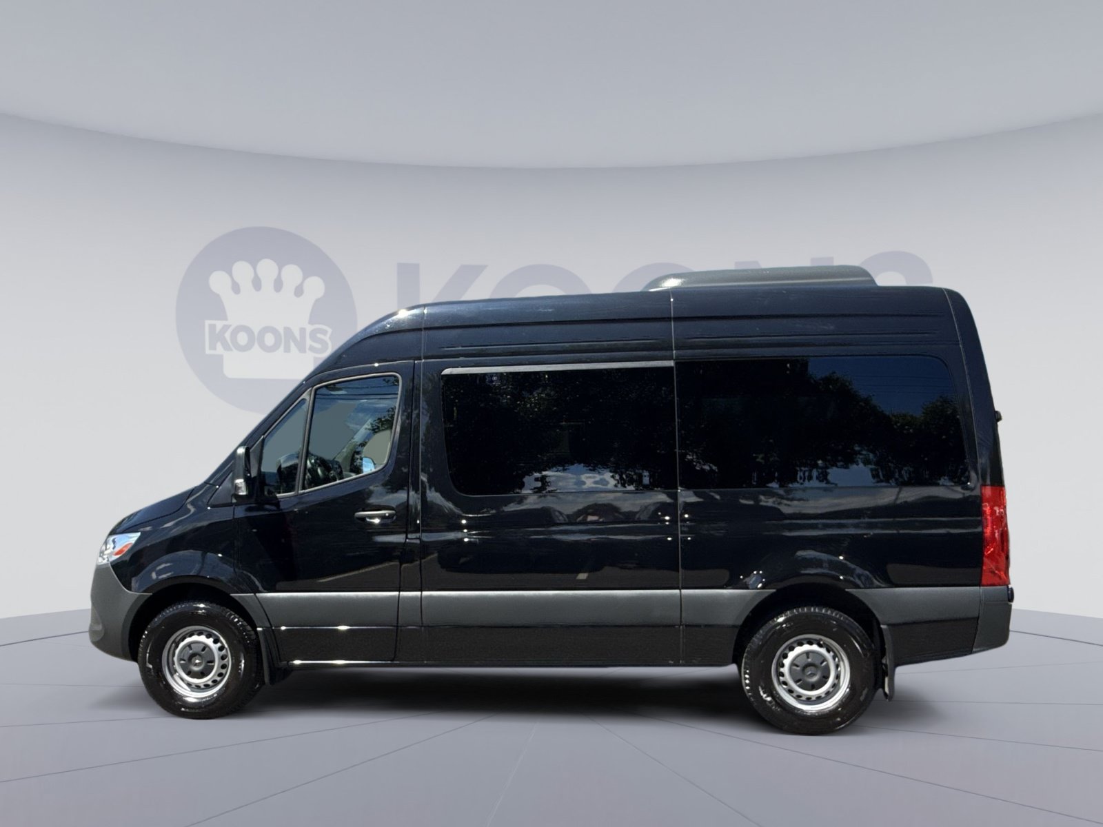 Used 2024 Mercedes-Benz Sprinter 2500 image 2