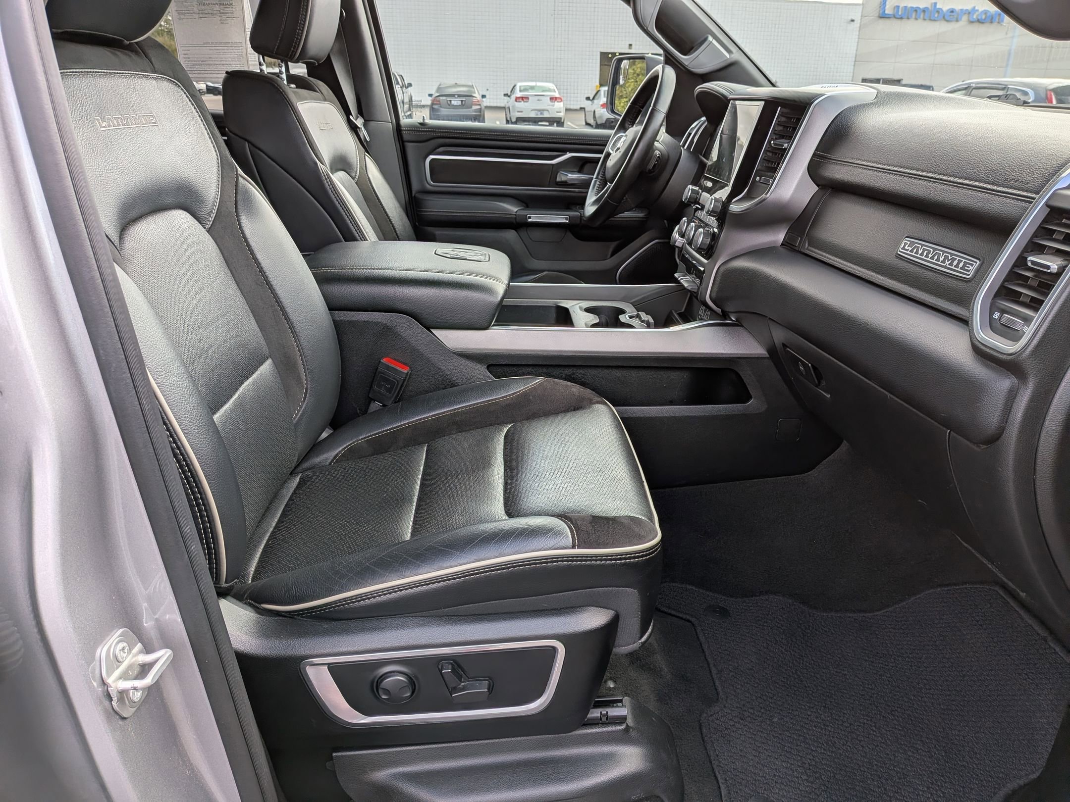 Used 2024 RAM 1500 Laramie image 38