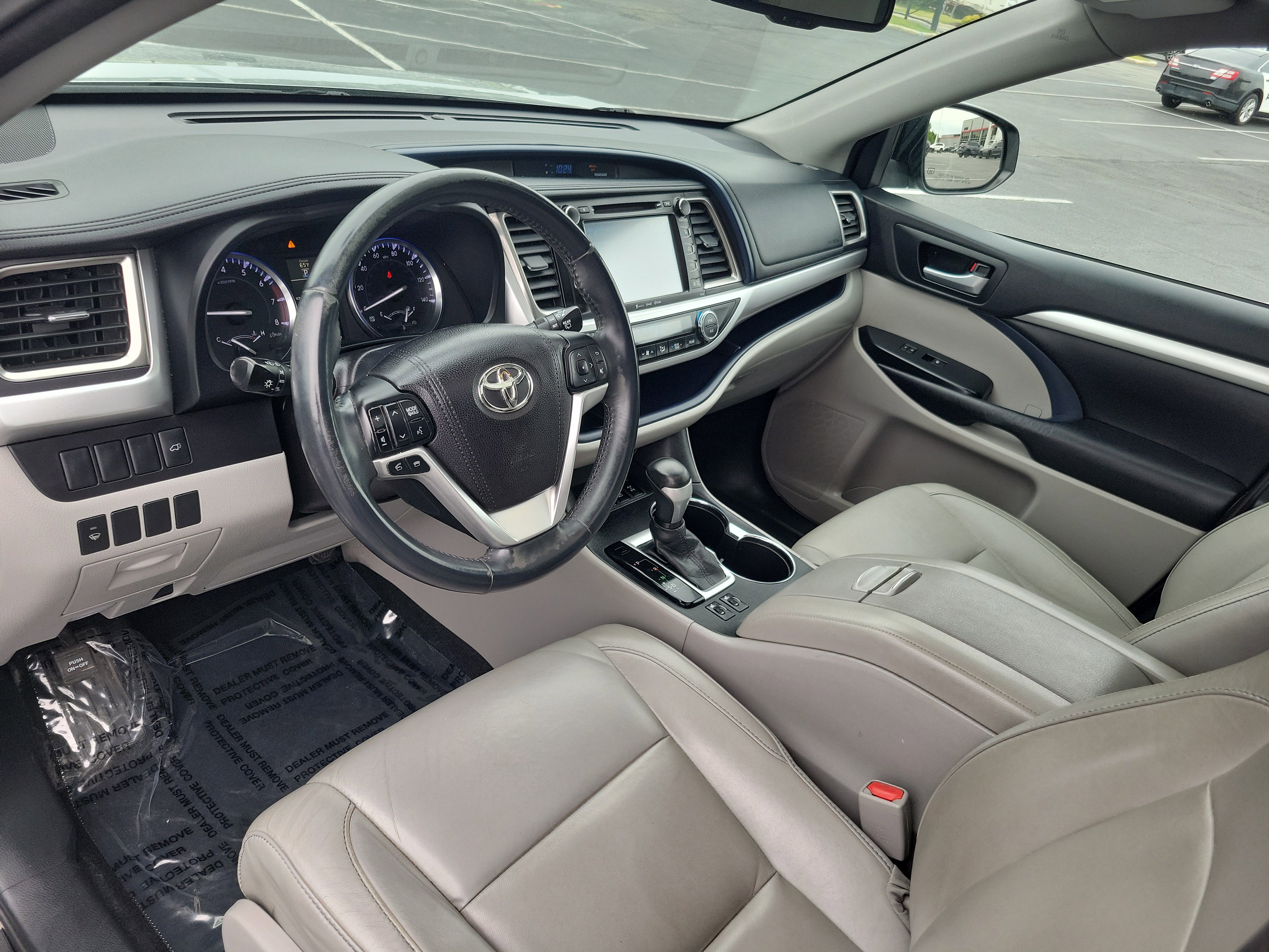 Used 2016 Toyota Highlander XLE AWD/4WD image 19