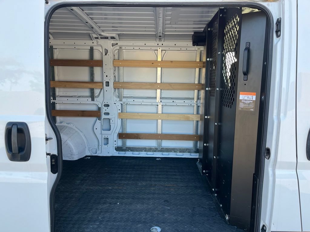 Used 2025 RAM ProMaster 2500 w/ U-Haul Equipment Group FWD image 17