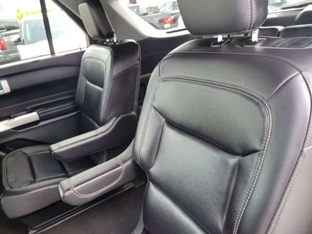 Certified 2023 Ford Explorer XLT w/ Equipment Group 202A RWD image 16