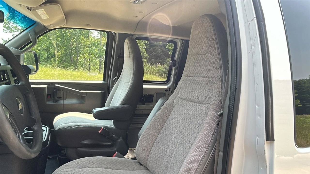 Used 2016 Chevrolet Express 3500 LT w/ LT Preferred Equipment Group RWD image 28