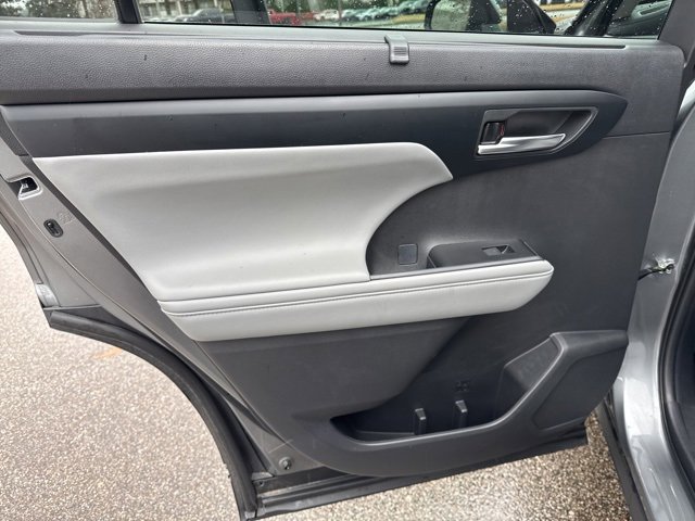 Used 2025 Toyota Highlander XLE image 23