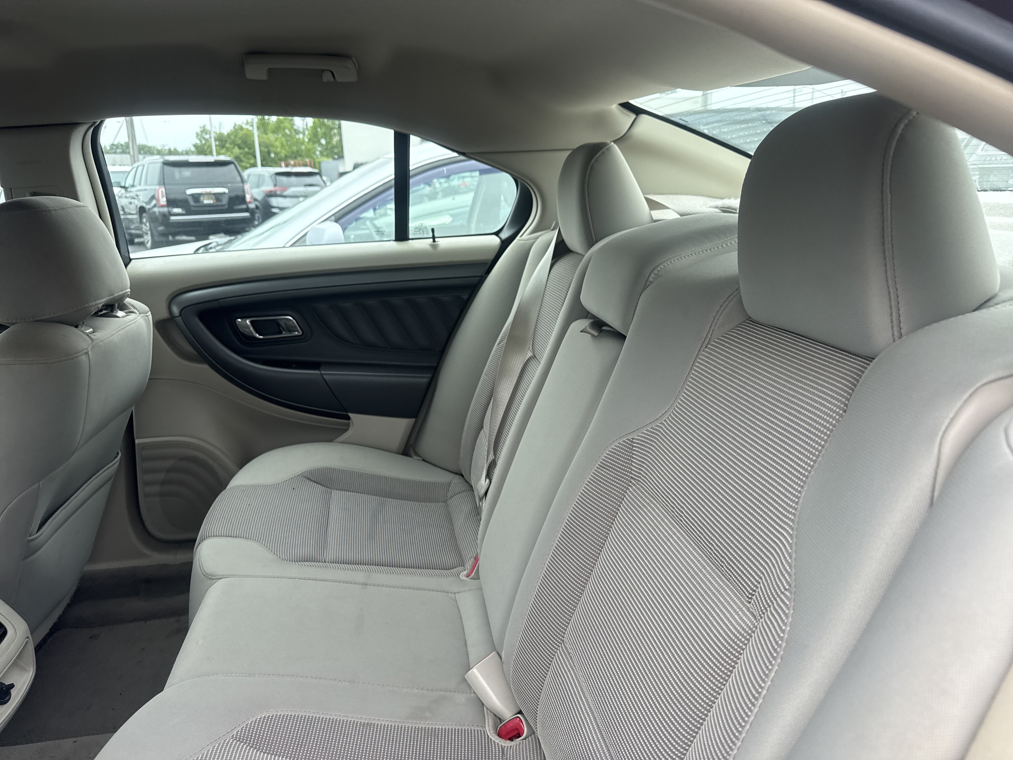 Used 2011 Ford Taurus SEL FWD image 6