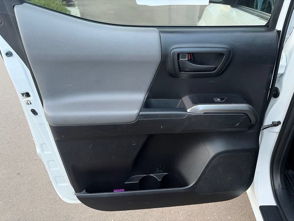 Used 2019 Toyota Tacoma SR5 AWD/4WD image 17