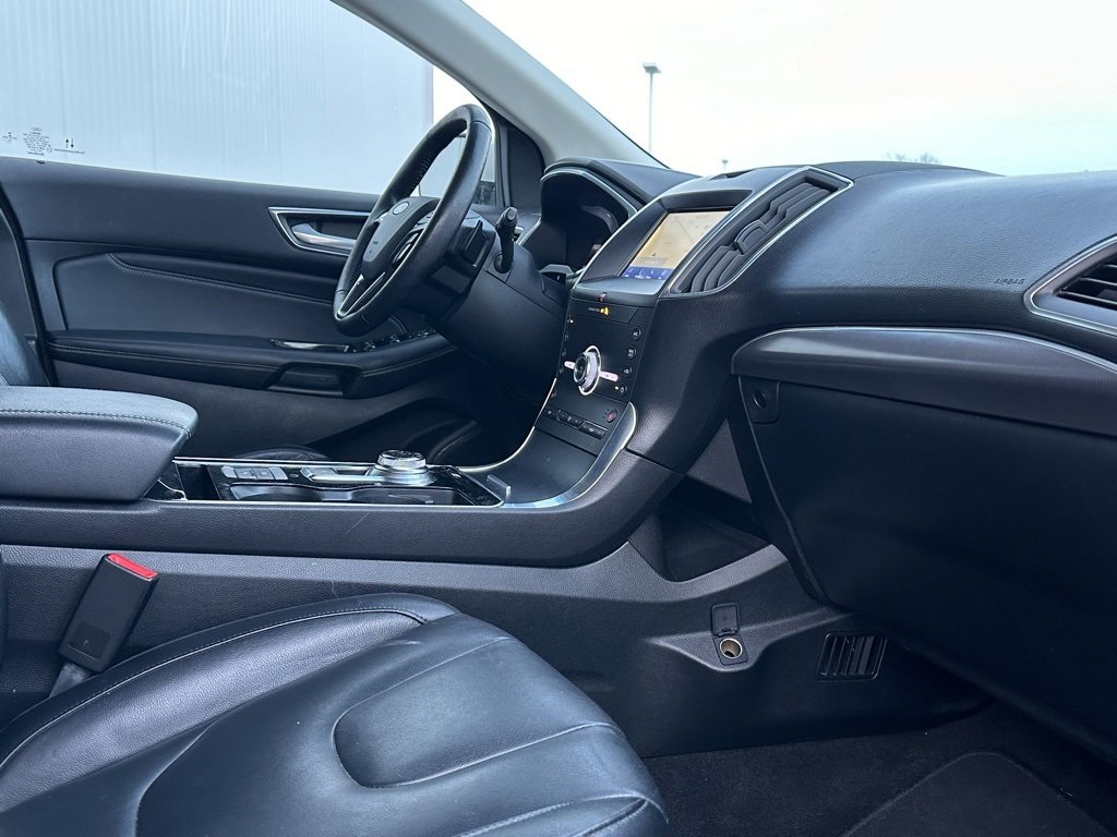 Used 2020 Ford Edge Titanium image 20