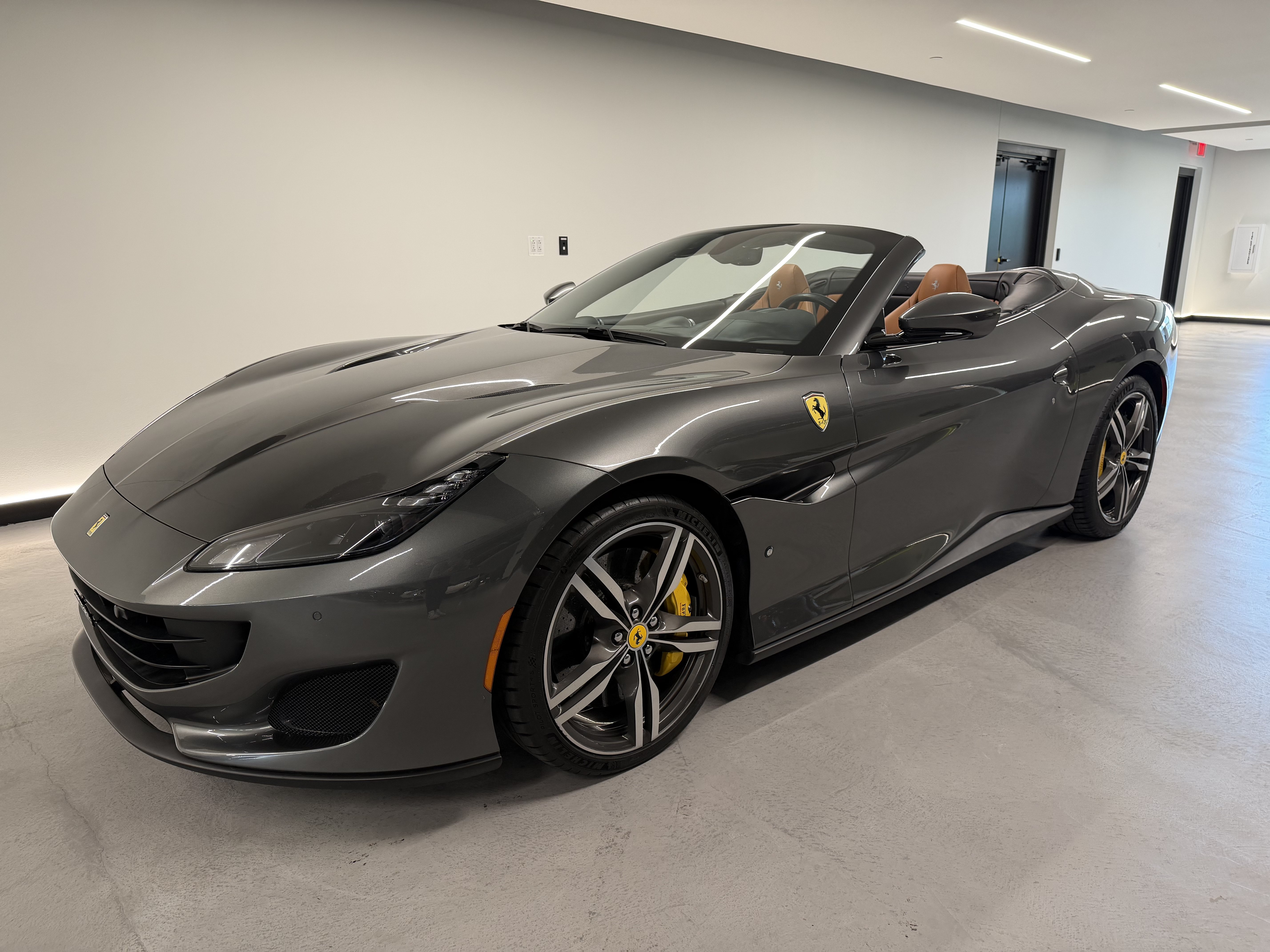 Used 2019 Ferrari Portofino RWD image 10