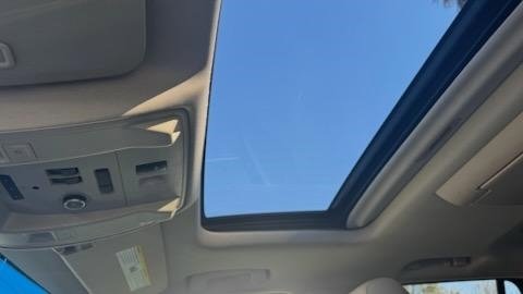 Used 2015 Cadillac Escalade Luxury image 13