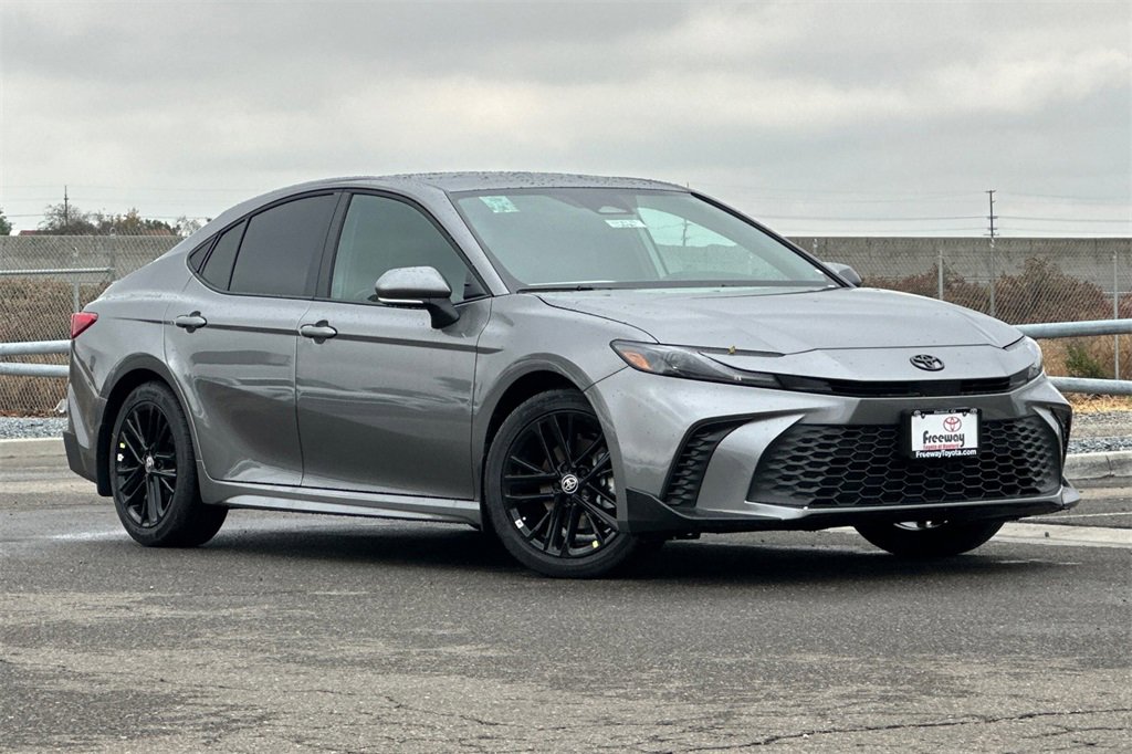 New 2026 Toyota Camry SE image 2