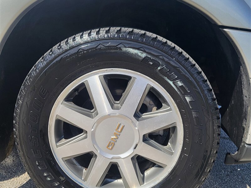 Used 2004 Buick Rainier CXL w/ Convenience Package AWD/4WD image 29
