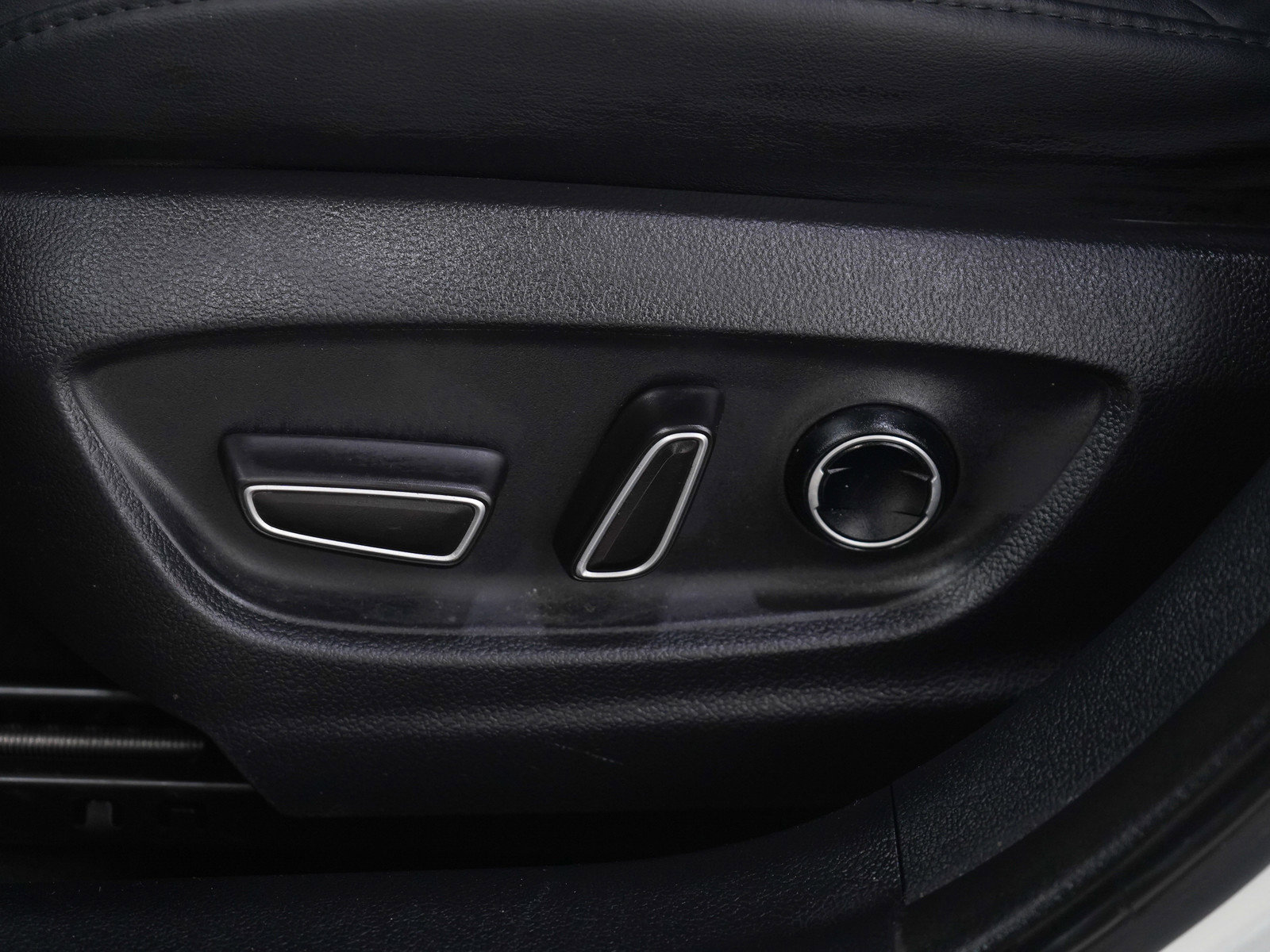 Used 2018 Toyota Prius Prime Premium image 25