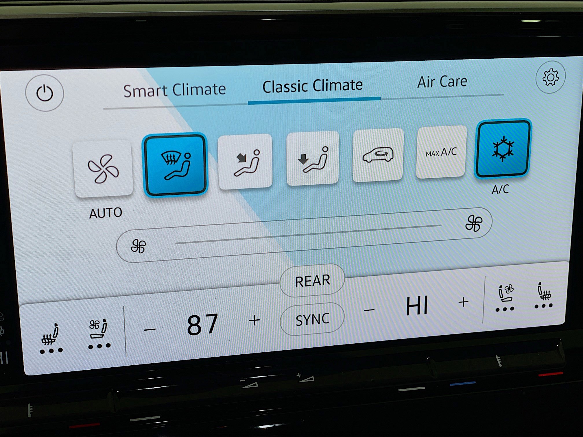 Used 2025 Volkswagen Atlas SE image 23