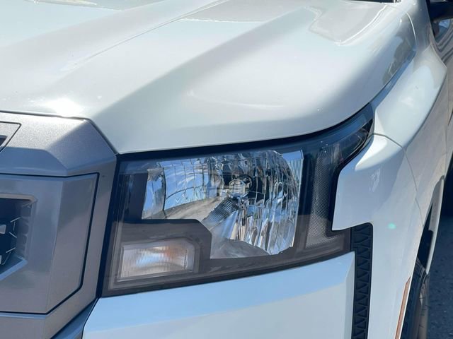 Used 2025 Nissan Frontier SV w/ Tow Package AWD/4WD image 9