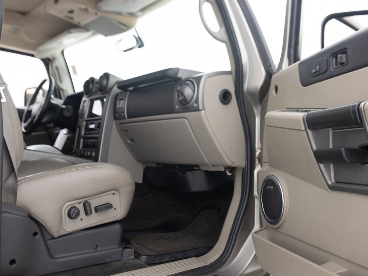 Used 2003 HUMMER H2 w/ Preferred Equipment Group AWD/4WD image 35
