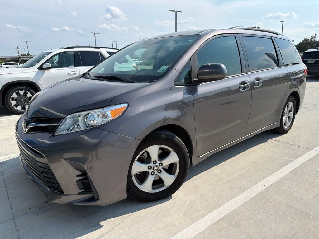 Used 2020 Toyota Sienna LE FWD image 1