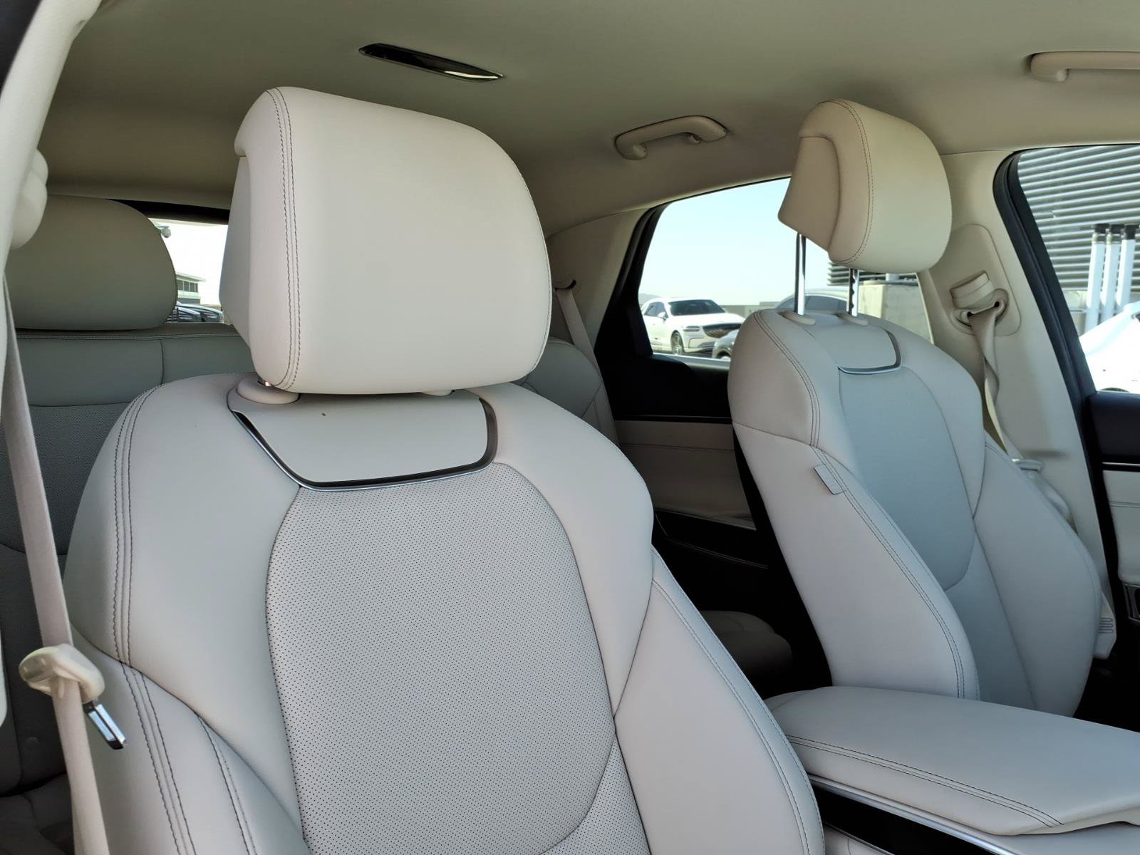 Certified 2022 Genesis GV70 2.5T AWD/4WD image 11