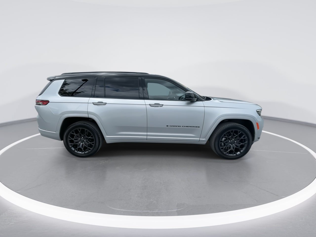 Used 2025 Jeep Grand Cherokee L Summit AWD/4WD image 9