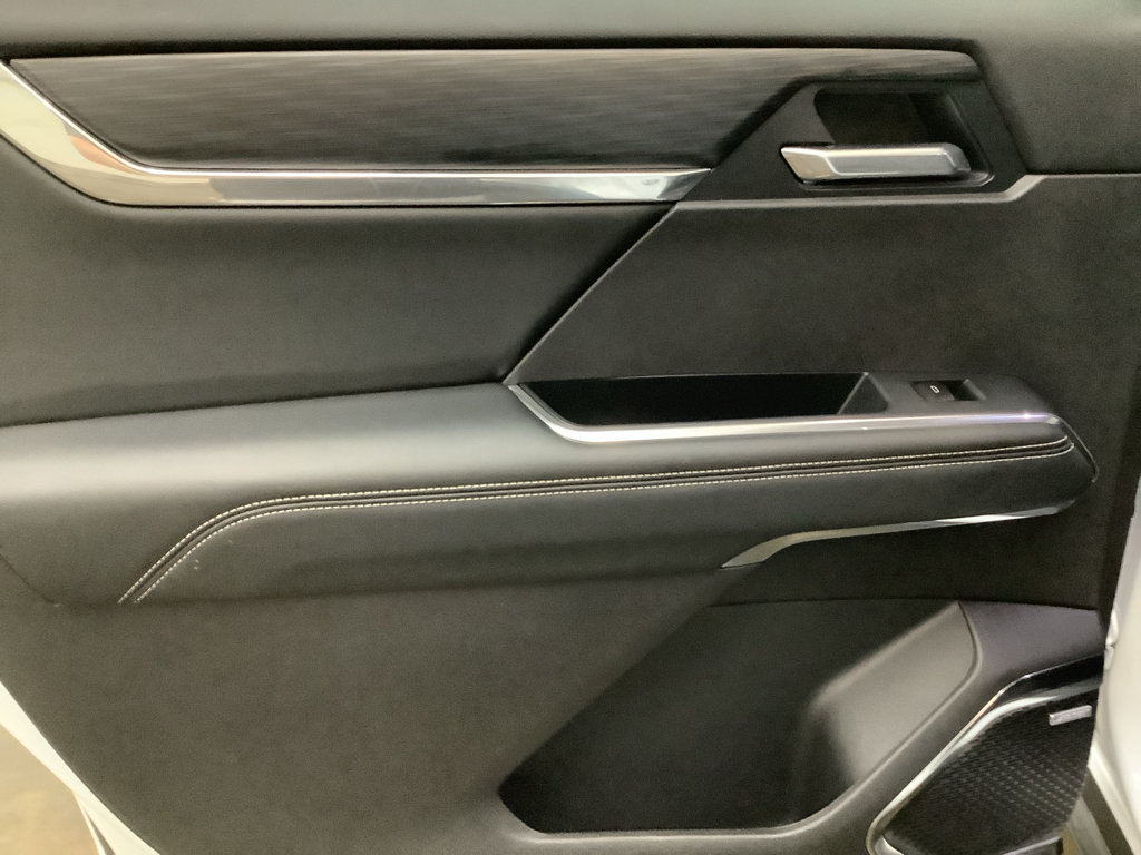Used 2025 GMC Acadia Elevation FWD image 23