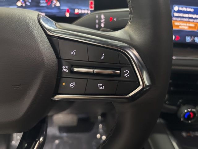 Used 2025 Chevrolet Suburban Premier image 18