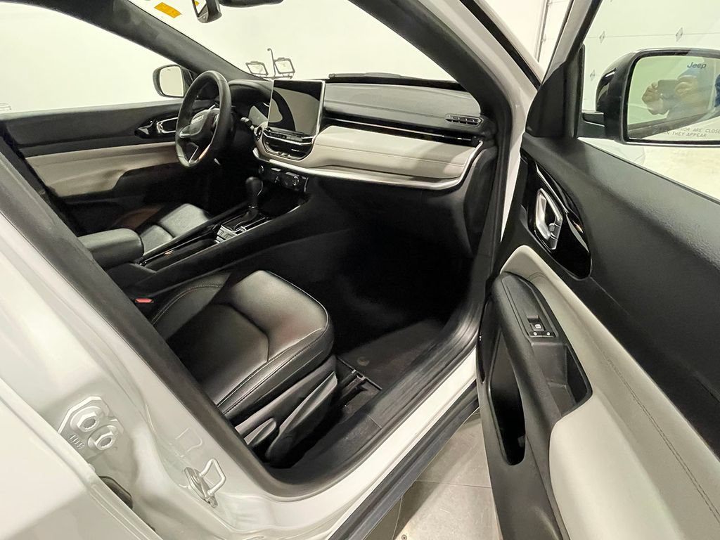 Used 2026 Jeep Compass Limited AWD/4WD image 24