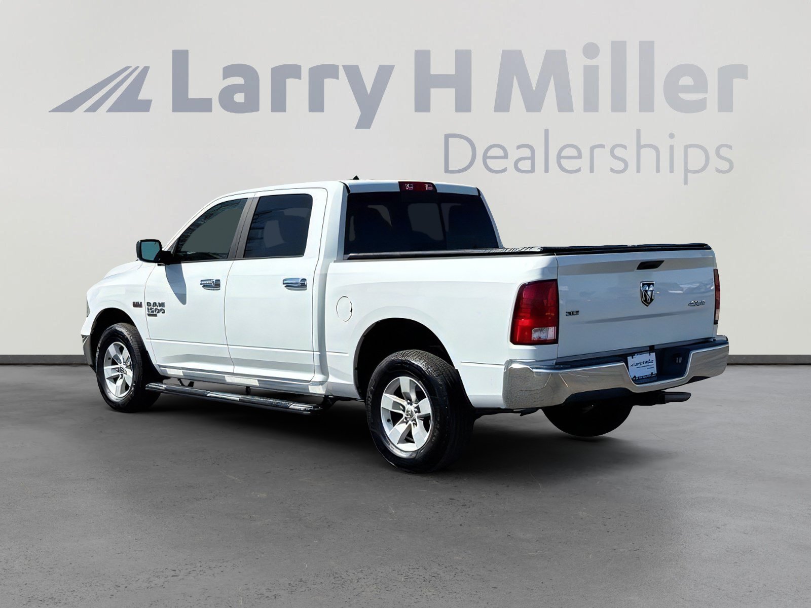 Used 2019 RAM 1500 Classic SLT w/ Luxury Group AWD/4WD image 4