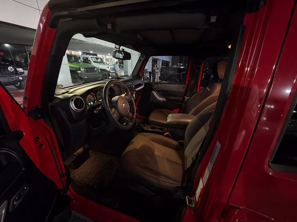 Used 2017 Jeep Wrangler Unlimited Sahara w/ Connectivity Group AWD/4WD image 8