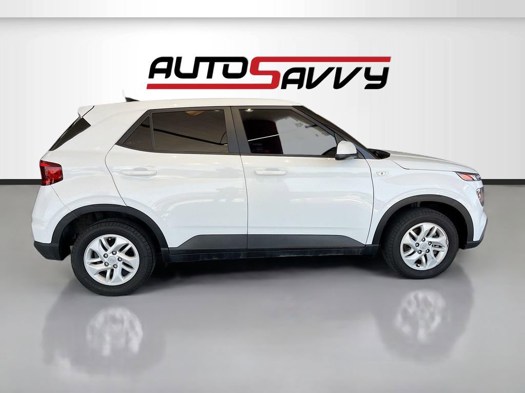 Used 2021 Hyundai Venue SE FWD image 8