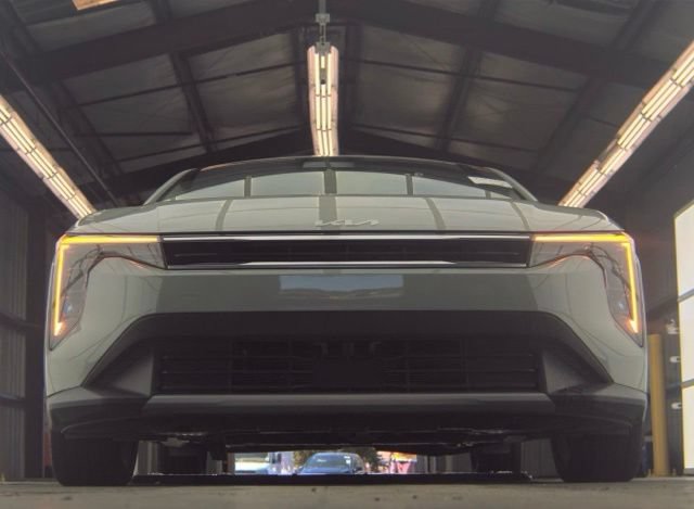 Certified 2025 Kia K4 EX FWD image 3