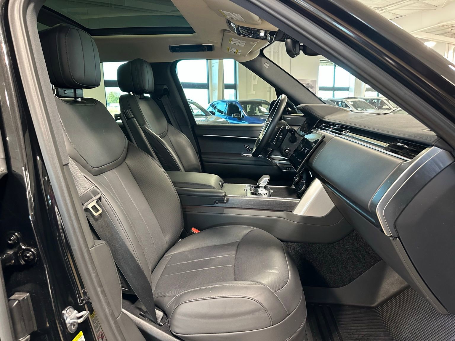 Used 2023 Land Rover Range Rover SE image 38