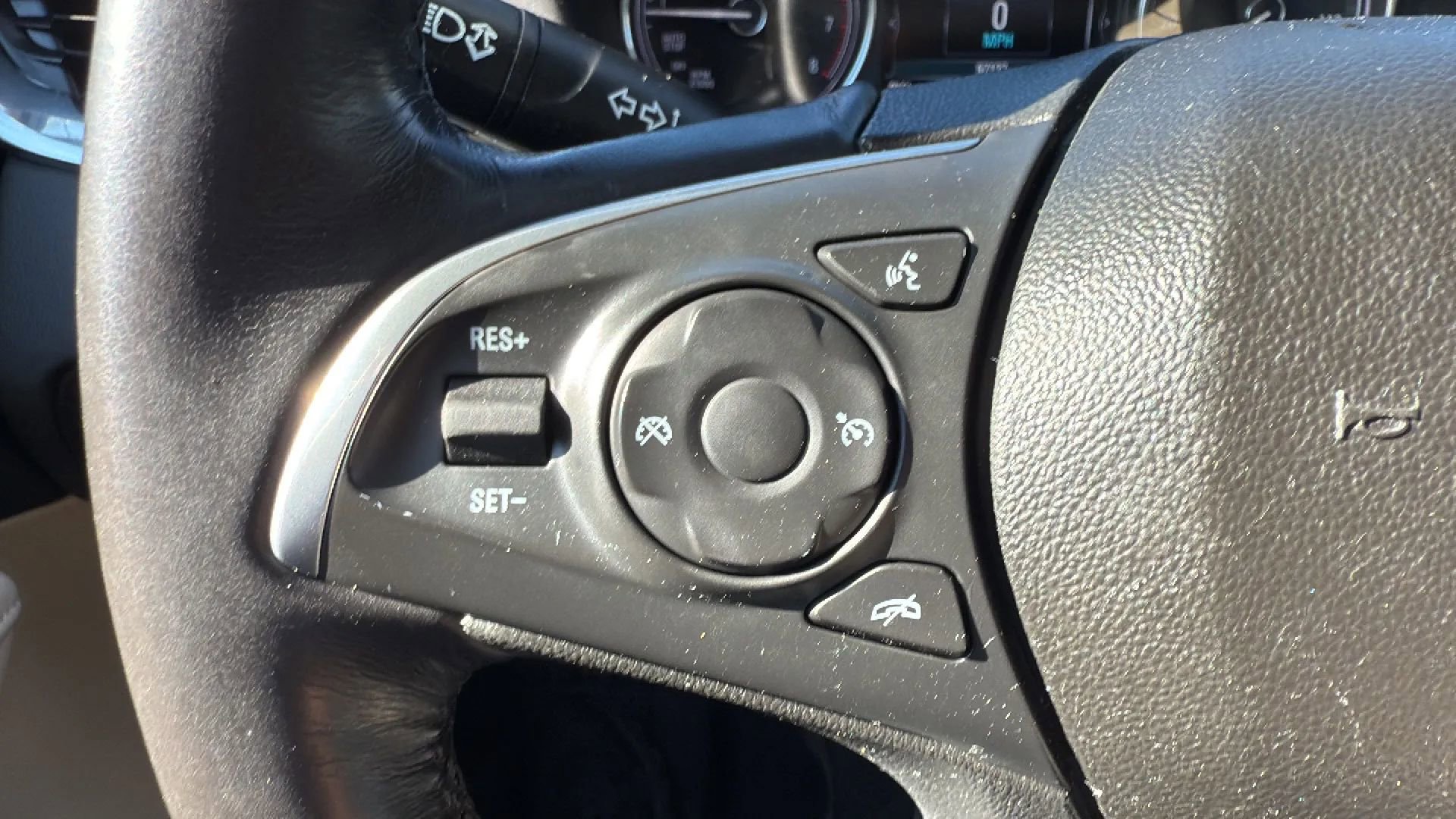 Used 2019 Buick Enclave Essence image 12