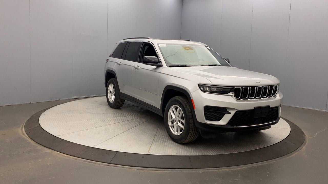 New 2025 Jeep Grand Cherokee Laredo X w/ Luxury Tech Group I AWD/4WD image 7