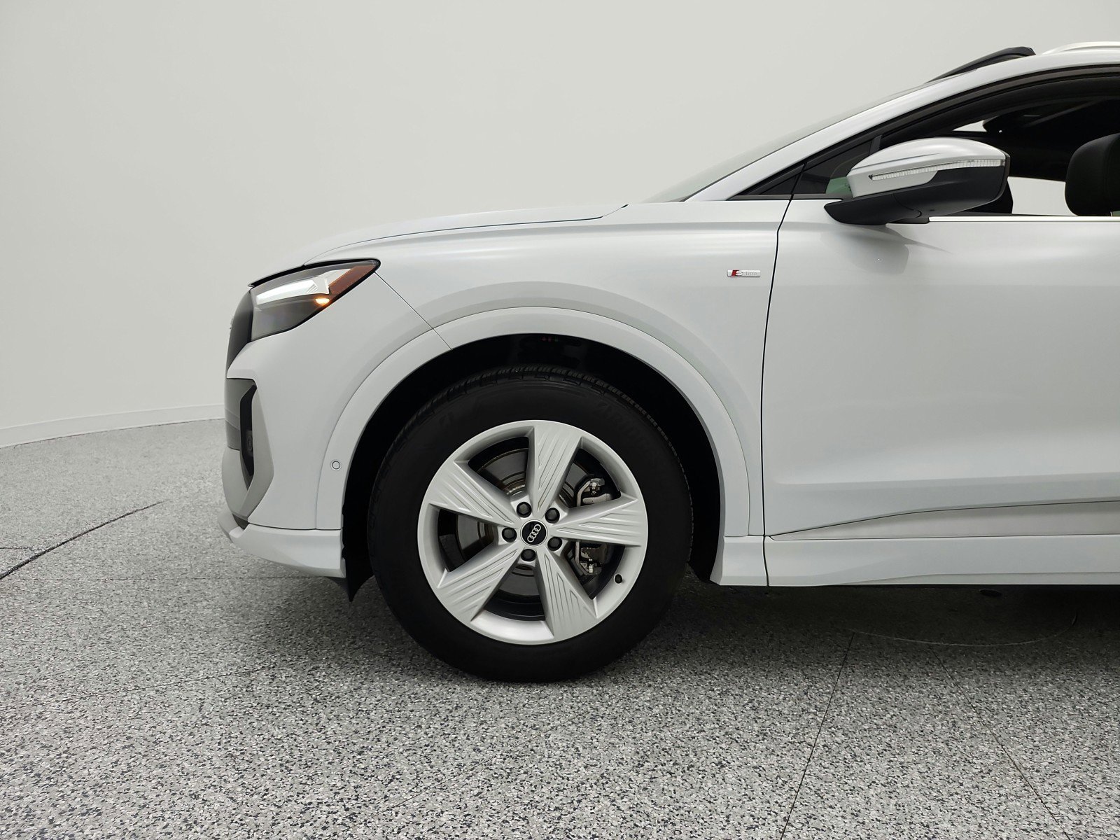 Used 2024 Audi Q4 e-tron Premium Plus image 22