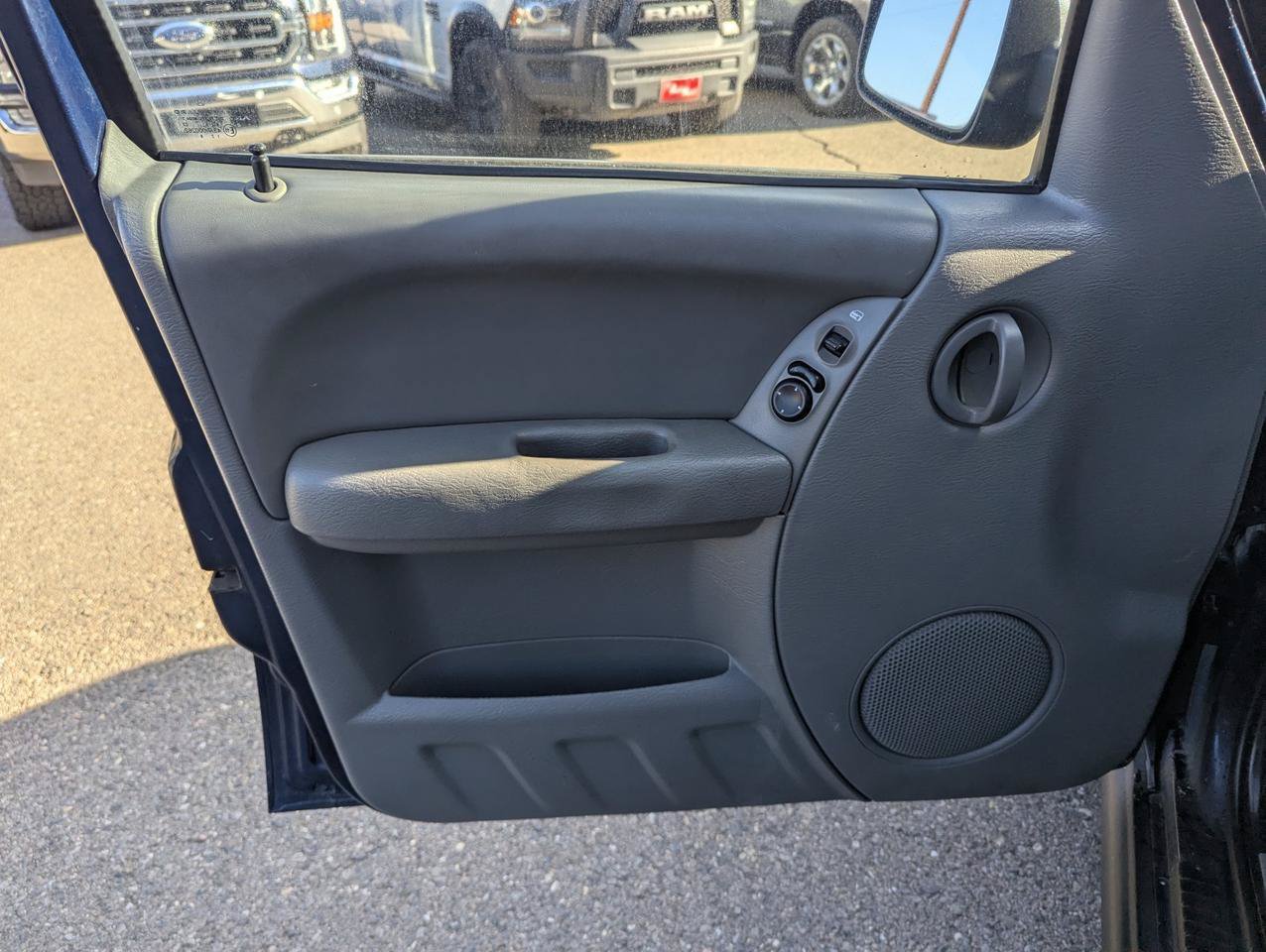 Used 2007 Jeep Liberty Sport AWD/4WD image 9