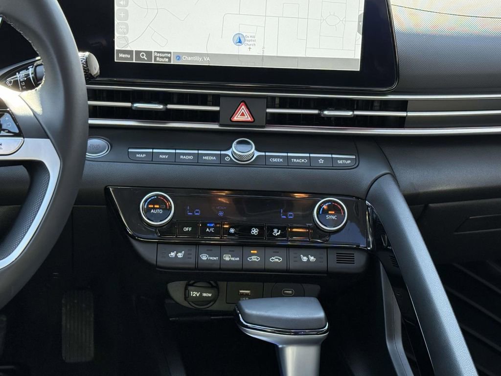 Used 2025 Hyundai Elantra Limited image 18