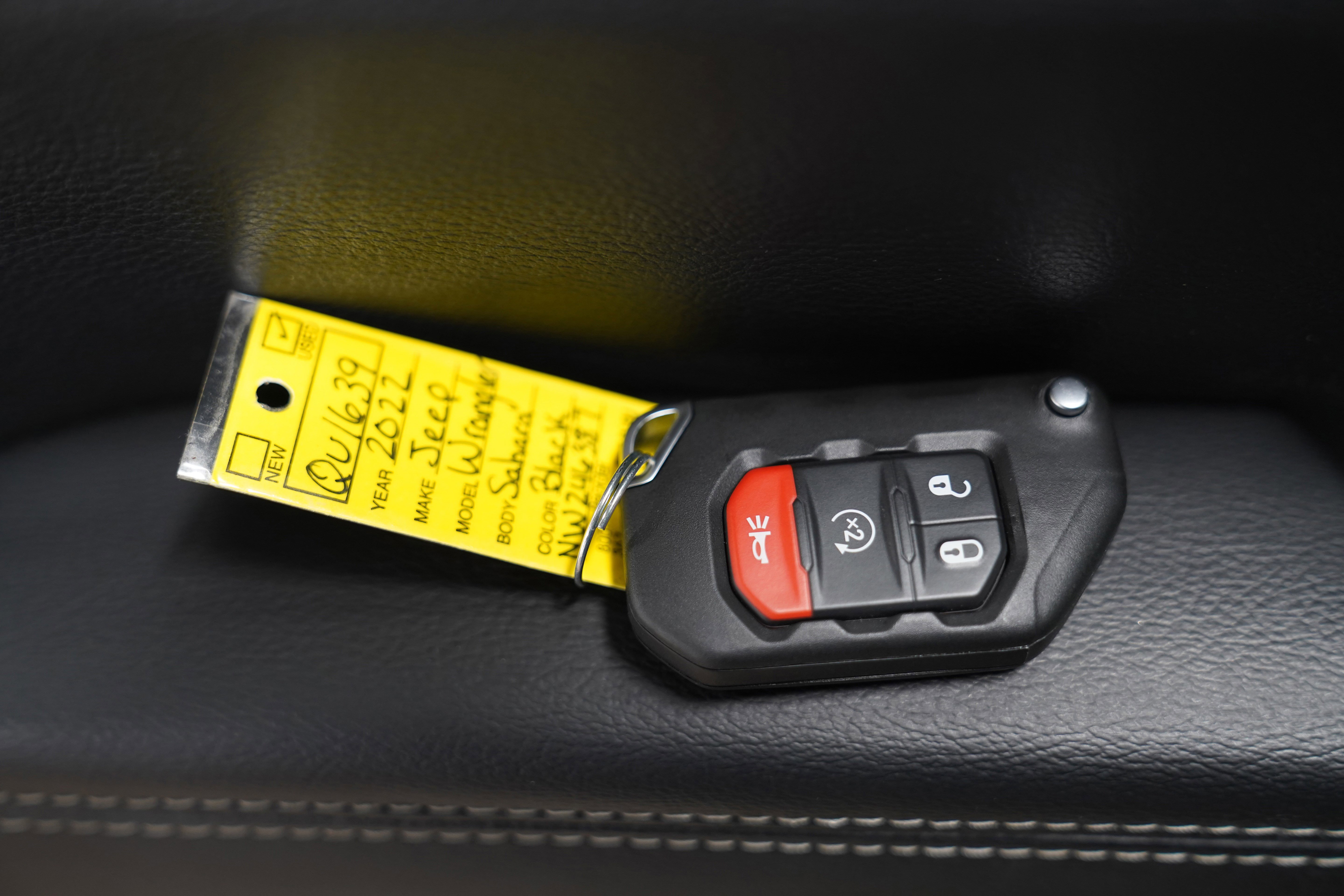 Certified 2022 Jeep Wrangler Unlimited Sahara w/ Cold Weather Group image 32