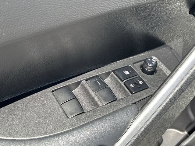 Used 2022 Toyota Corolla Cross XLE w/ Convenience Package FWD image 20