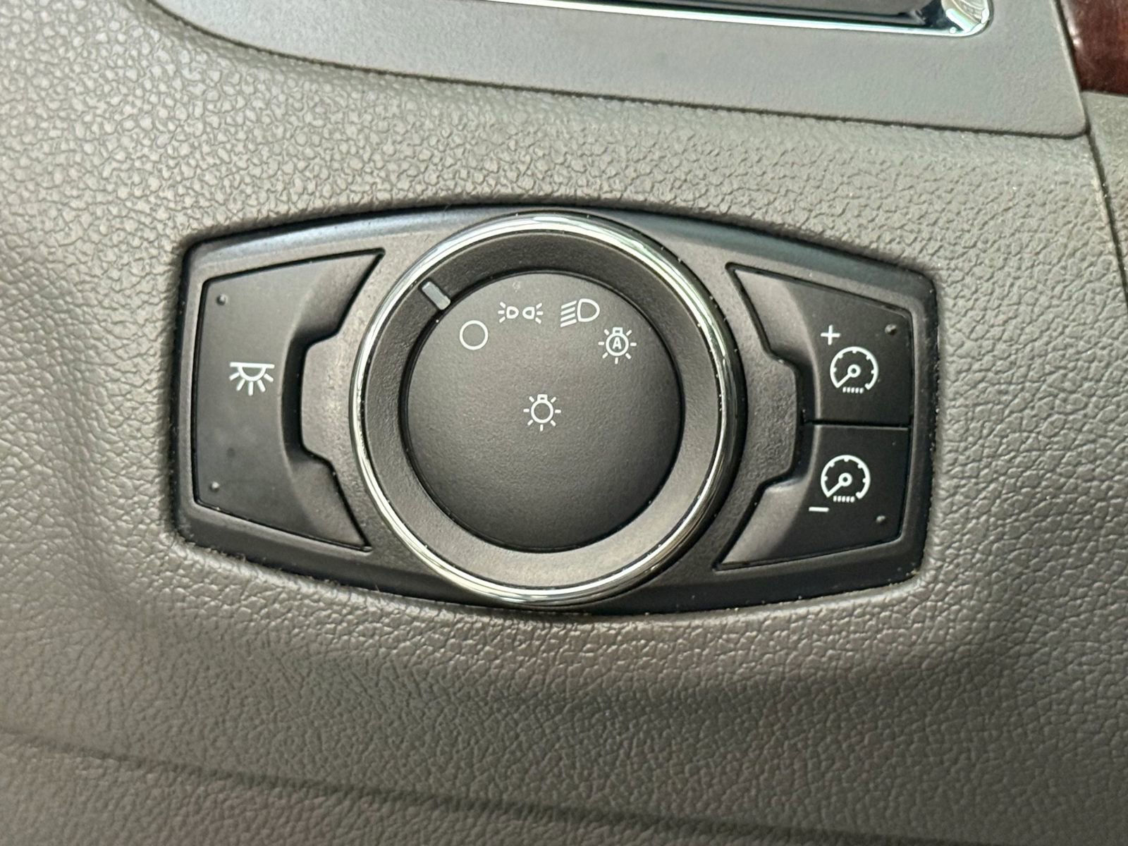 Used 2011 Ford Edge Limited FWD image 26