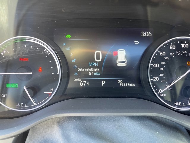 Used 2022 Toyota Sienna Limited image 27