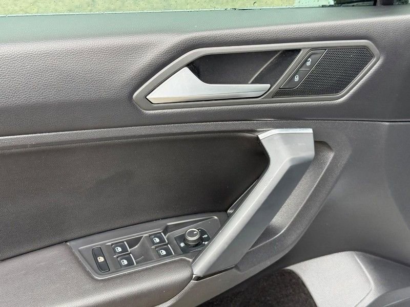 Used 2019 Volkswagen Tiguan SE w/ Panoramic Sunroof Package AWD/4WD image 18