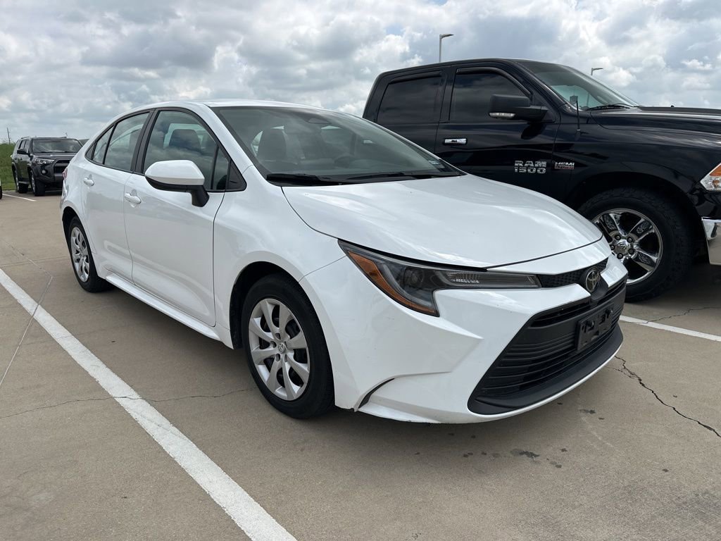 Used 2024 Toyota Corolla LE image 2