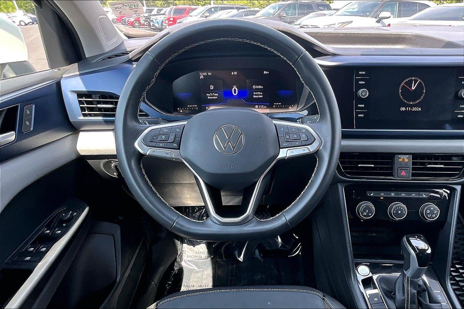 Used 2023 Volkswagen Taos SE AWD/4WD image 5