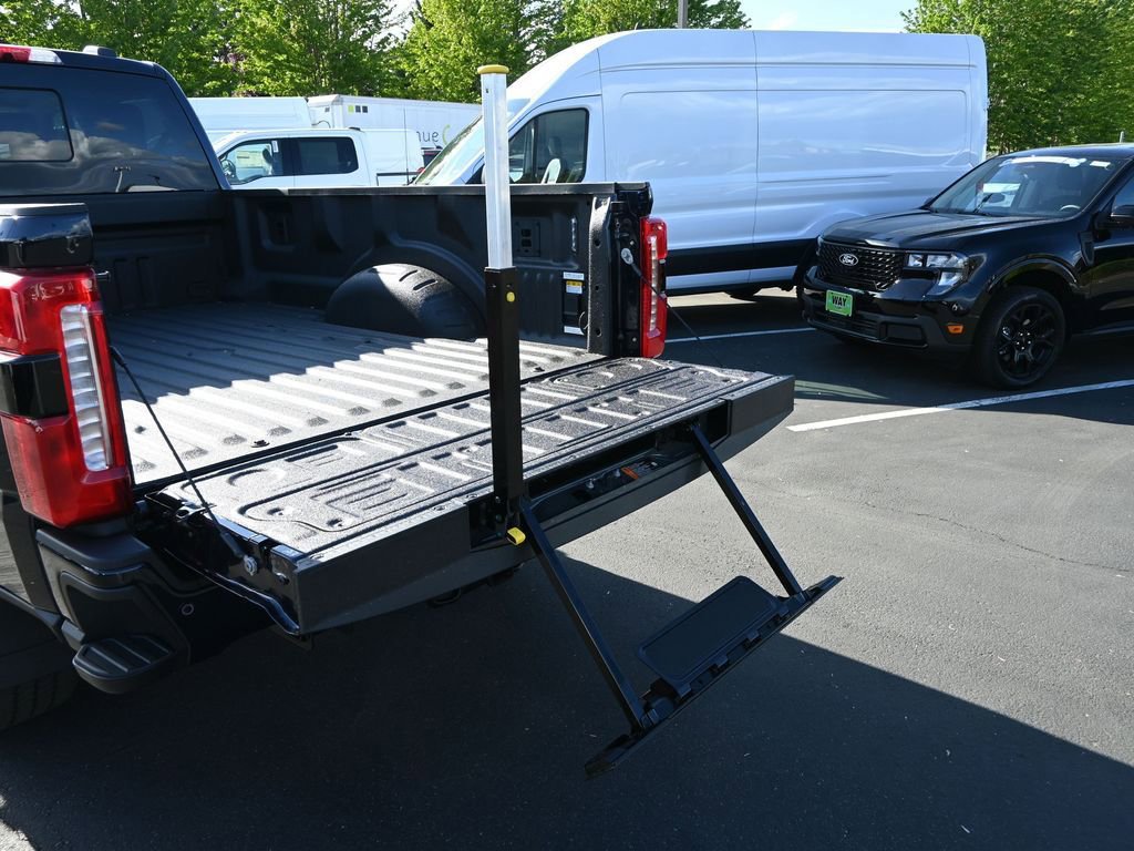 New 2025 Ford F350 Lariat w/ Lariat Ultimate Package image 23