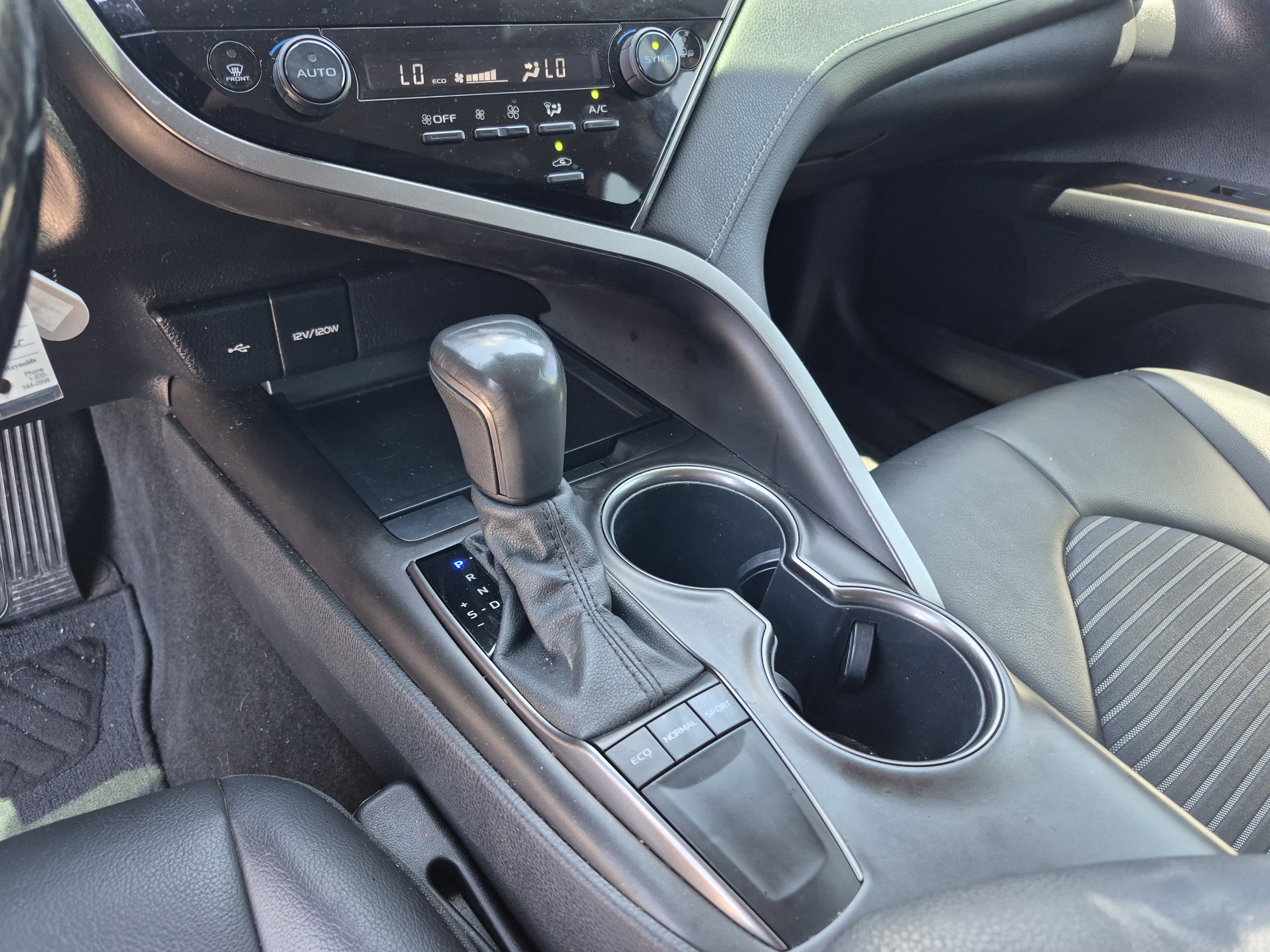 Used 2022 Toyota Camry SE FWD image 12